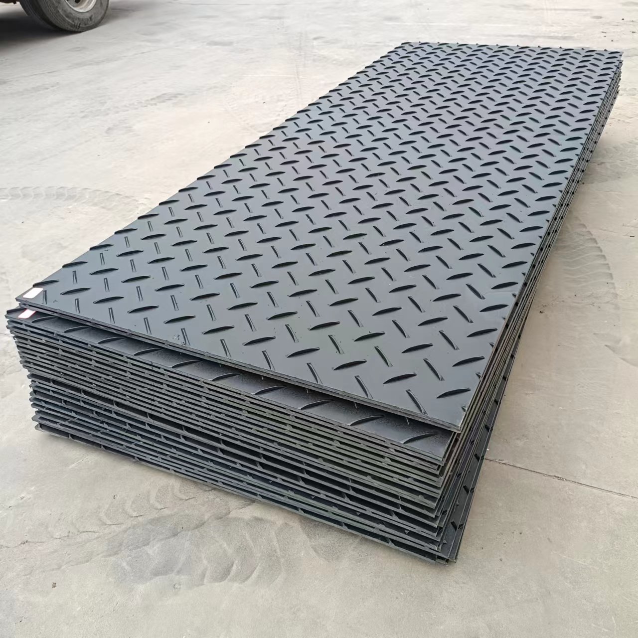 12.7mm Thick Heavy Equipment HDPE Temporary Road Mat 4x8 HDPE Ground Protection Track Mat